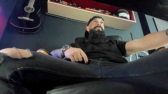 Snapshot of axxelrich_ chatting on March 5, 2025, 10:00 am axxelrich  online show from March 5, 2025, 10:00 am