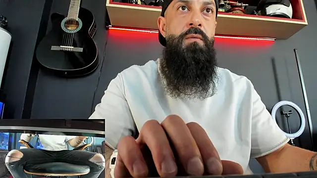 Snapshot of axxelrich_ chatting on February 20, 2025, 9:11 am axxelrich  online show from February 20, 2025, 9:11 am