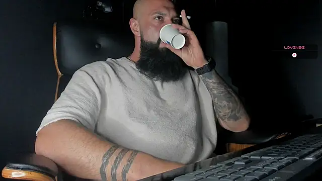 Snapshot of axxelrich_ chatting on September 13, 2025, 5:35 pm axxelrich  online show from September 13, 2025, 5:35 pm