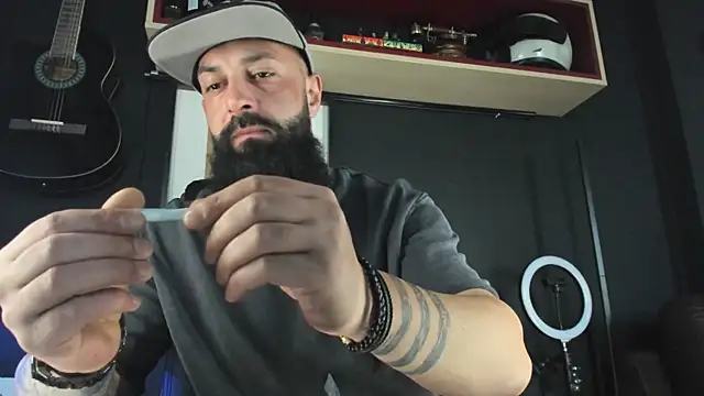 Snapshot of axxelrich_ chatting on February 4, 2025, 6:14 am axxelrich  online show from February 4, 2025, 6:14 am