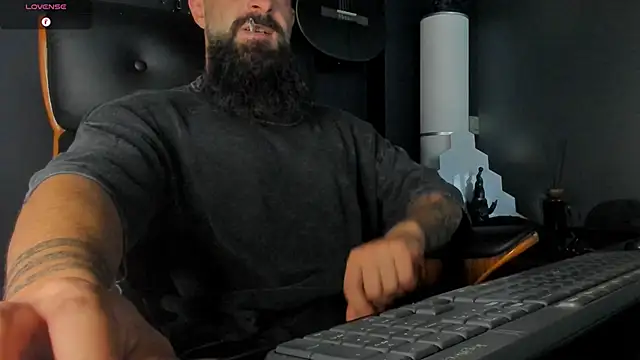 Snapshot of axxelrich_ chatting on September 13, 2025, 5:29 am axxelrich  online show from September 13, 2025, 5:29 am