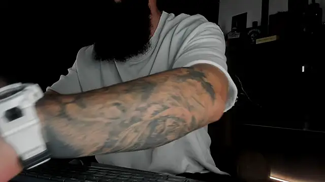 Snapshot of axxelrich_ chatting on October 18, 2025, 4:47 am axxelrich  online show from October 18, 2025, 4:47 am