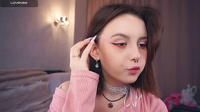 Snapshot of DevonaBucher chatting on October 9, 2025, 6:36 am DevonaBucher online show from October 9, 2025, 6:36 am