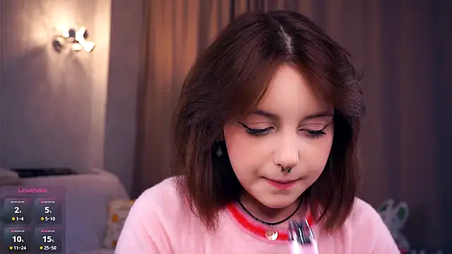 Snapshot of DevonaBucher chatting on October 5, 2025, 5:42 am DevonaBucher online show from October 5, 2025, 5:42 am