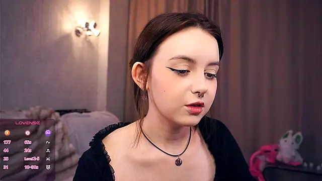 Snapshot of DevonaBucher chatting on October 13, 2025, 5:31 am DevonaBucher online show from October 13, 2025, 5:31 am