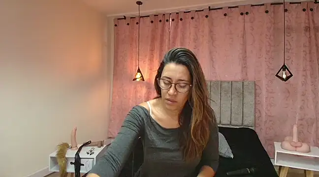 VioletaScott  online show from February 13, 2025, 12:43 pm