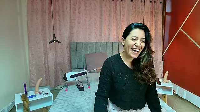 Snapshot of VioletaScott_ chatting on October 24, 2025, 2:27 pm VioletaScott  online show from October 24, 2025, 2:27 pm