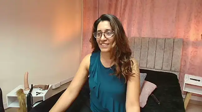 VioletaScott  online show from February 17, 2025, 7:01 pm