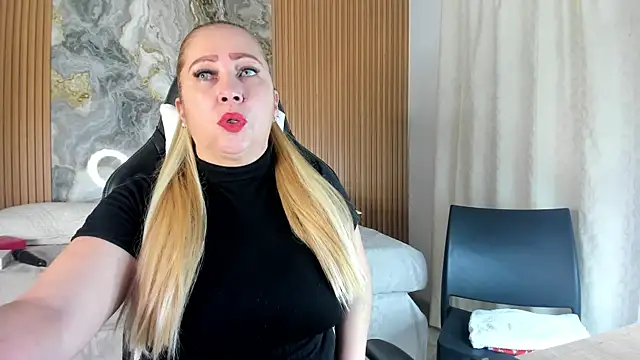 Snapshot of Danna_topless chatting on December 5, 2025, 12:04 pm Danna topless online show from December 5, 2025, 12:04 pm