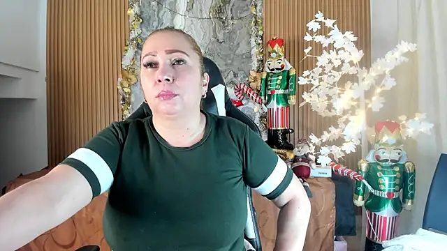 Snapshot of Danna_topless chatting on December 22, 2025, 12:05 pm Danna topless online show from December 22, 2025, 12:05 pm