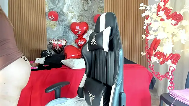 Snapshot of Danna_topless chatting on February 23, 2026, 12:06 pm Danna topless online show from February 23, 2026, 12:06 pm