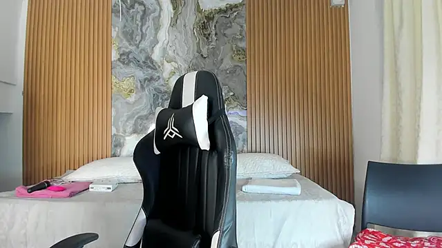 Snapshot of Danna_topless chatting on November 19, 2025, 12:05 pm Danna topless online show from November 19, 2025, 12:05 pm