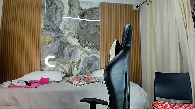 Snapshot of Danna_topless chatting on November 21, 2025, 12:04 pm Danna topless online show from November 21, 2025, 12:04 pm