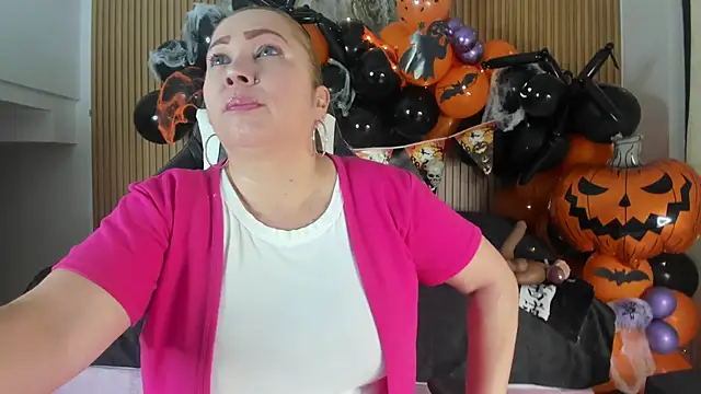 Danna topless online show from October 23, 2025, 12:04 pm