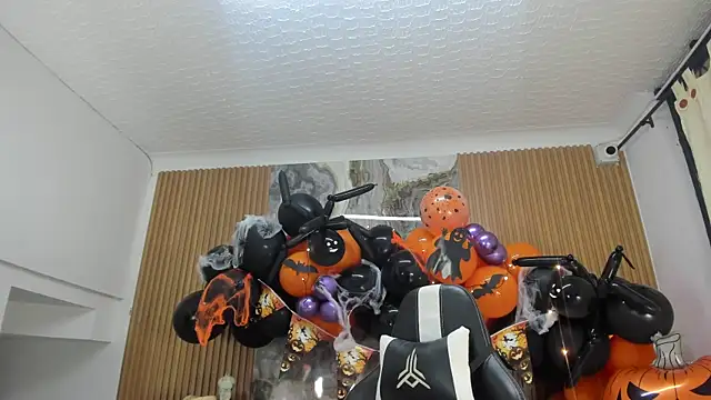 Danna topless online show from October 25, 2025, 12:04 pm