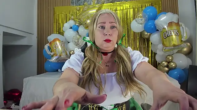 Danna topless online show from September 22, 2025, 12:11 pm