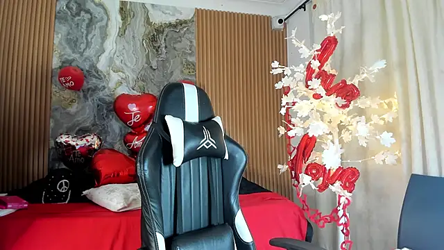 Snapshot of Danna_topless chatting on February 26, 2026, 12:05 pm Danna topless online show from February 26, 2026, 12:05 pm