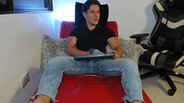 julian wallace online show from April 9, 2026, 6:19 am