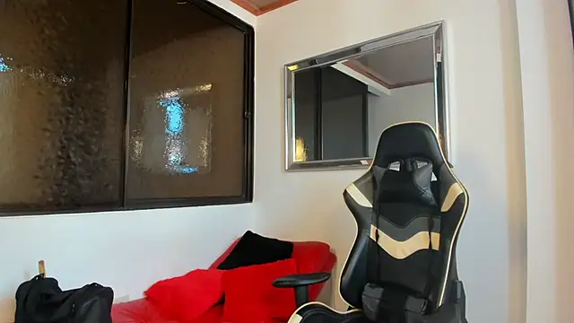 Snapshot of julian_wallace chatting on February 28, 2026, 8:08 pm julian wallace online show from February 28, 2026, 8:08 pm