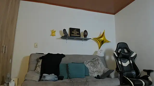 julian wallace online show from October 7, 2025, 4:52 pm