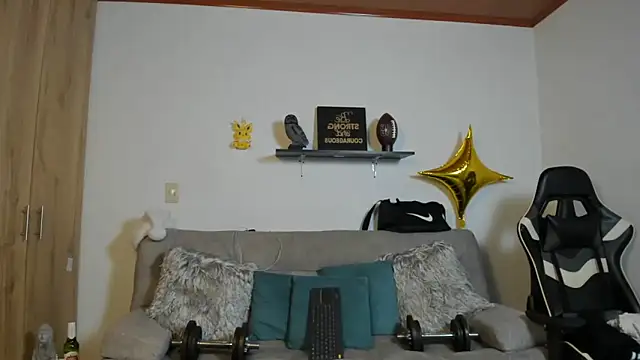 julian wallace online show from December 20, 2025, 4:21 pm