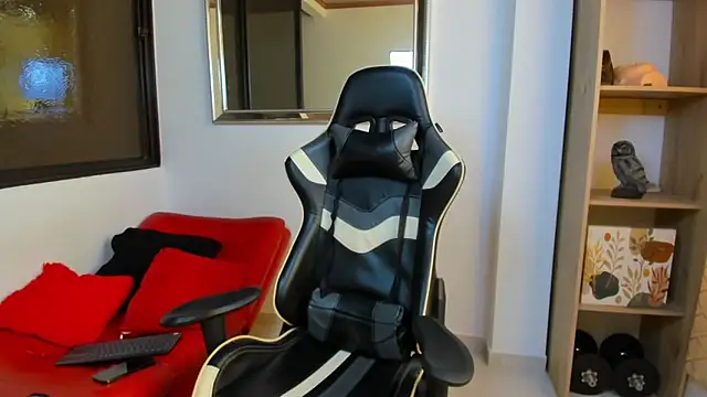 Snapshot of julian_wallace chatting on February 4, 2026, 7:53 pm julian wallace online show from February 4, 2026, 7:53 pm