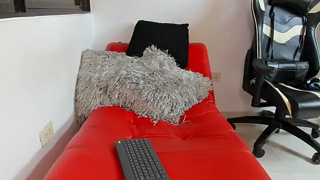 julian wallace online show from April 9, 2026, 6:25 pm