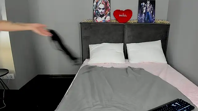 MuscleXXXBarbie online show from February 13, 2026, 8:58 am