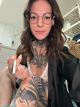 BrownieyQueen online show from January 13, 2026, 8:07 am