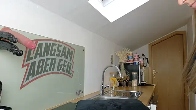 BrownieyQueen online show from October 1, 2025, 5:45 am