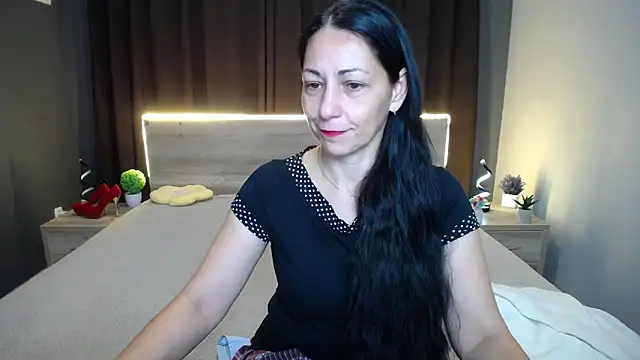 Snapshot of LiluGrants chatting on October 8, 2025, 6:08 pm LiluGrants online show from October 8, 2025, 6:08 pm