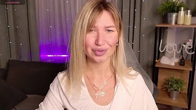 Snapshot of MilaBott chatting on September 22, 2025, 8:15 pm MilaBott online show from September 22, 2025, 8:15 pm