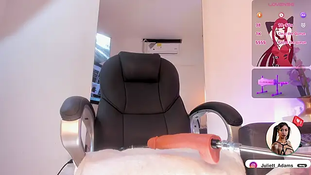 Snapshot of Juliett_Adams_ chatting on October 9, 2025, 2:12 am Juliett Adams  online show from October 9, 2025, 2:12 am