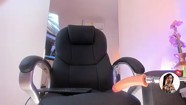 Snapshot of Juliett_Adams_ chatting on October 18, 2025, 1:07 am Juliett Adams  online show from October 18, 2025, 1:07 am