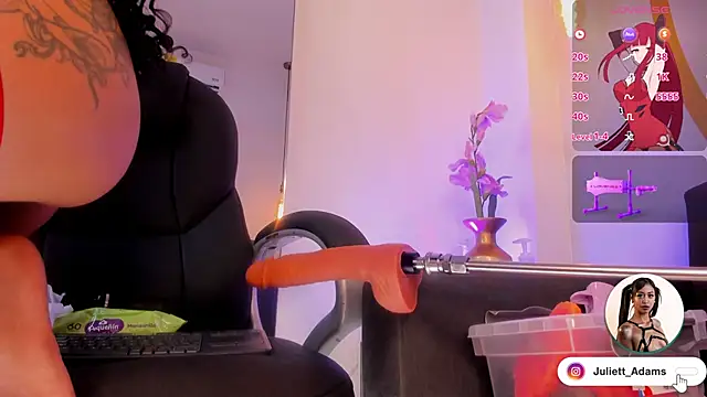 Snapshot of Juliett_Adams_ chatting on October 17, 2025, 12:47 am Juliett Adams  online show from October 17, 2025, 12:47 am