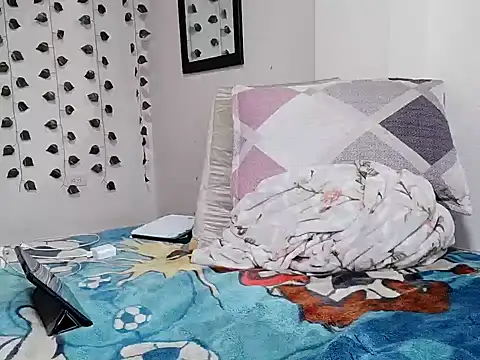 hotlatin92 online show from January 15, 2025, 4:11 pm