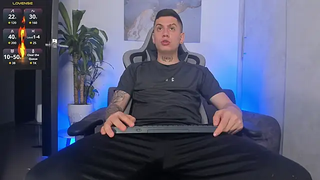 Snapshot of Yeiko_Romero_ chatting on October 9, 2025, 8:09 pm Yeiko Romero  online show from October 9, 2025, 8:09 pm