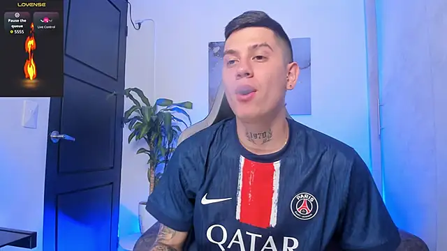 Snapshot of Yeiko_Romero_ chatting on October 16, 2025, 5:43 pm Yeiko Romero  online show from October 16, 2025, 5:43 pm