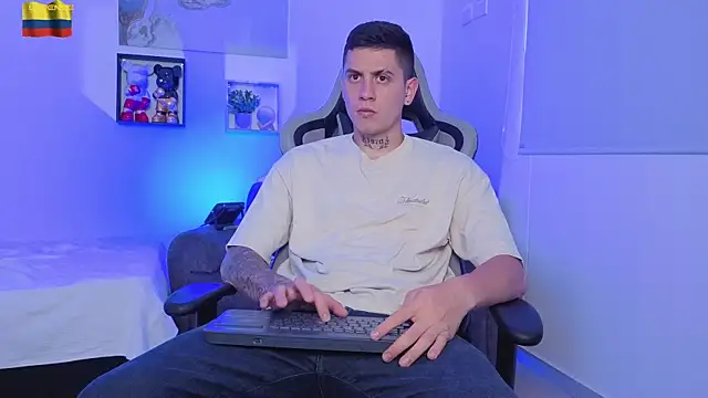 Yeiko Romero  online show from April 27, 2026, 9:46 pm