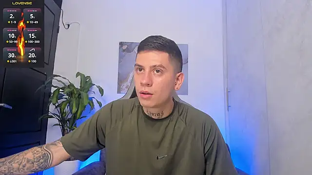 Snapshot of Yeiko_Romero_ chatting on October 11, 2025, 4:13 am Yeiko Romero  online show from October 11, 2025, 4:13 am