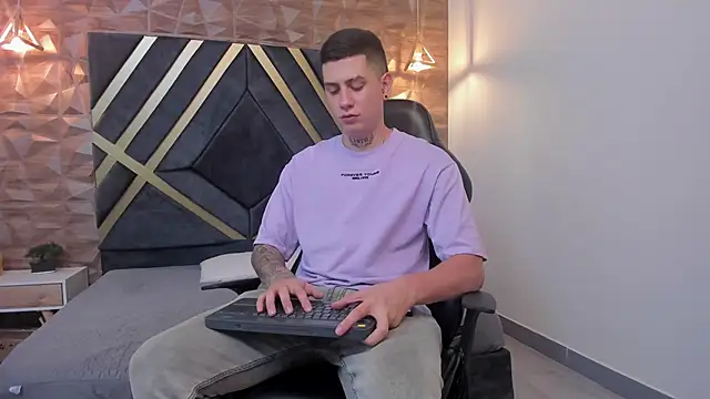 Yeiko Romero  online show from February 3, 2025, 5:24 pm