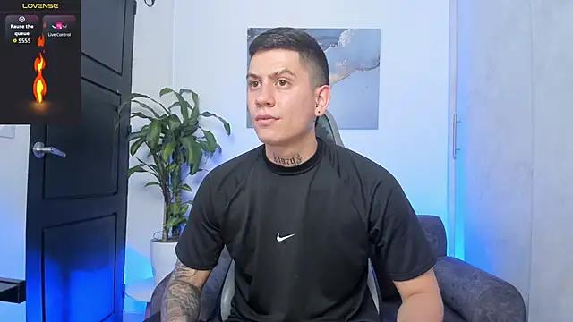 Snapshot of Yeiko_Romero_ chatting on October 11, 2025, 9:38 pm Yeiko Romero  online show from October 11, 2025, 9:38 pm