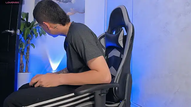 Yeiko Romero  online show from December 22, 2025, 5:13 pm