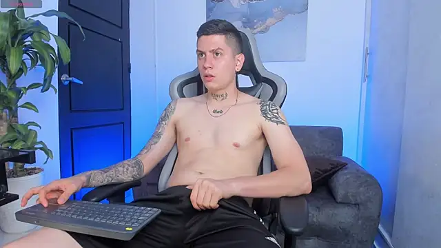 Snapshot of Yeiko_Romero_ chatting on September 23, 2025, 4:25 pm Yeiko Romero  online show from September 23, 2025, 4:25 pm