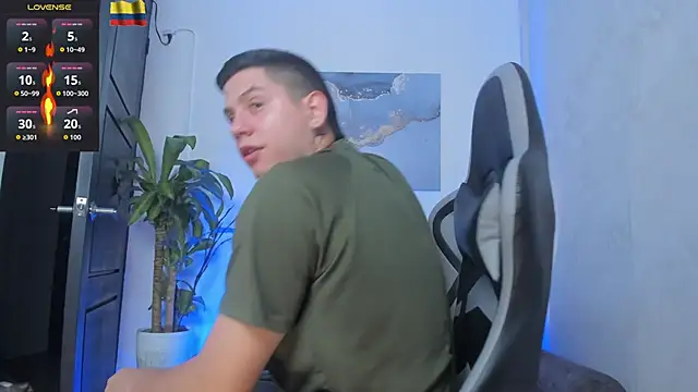 Snapshot of Yeiko_Romero_ chatting on October 21, 2025, 5:45 pm Yeiko Romero  online show from October 21, 2025, 5:45 pm