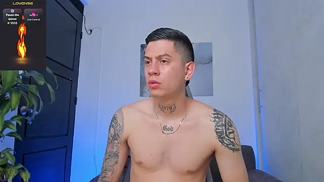 Snapshot of Yeiko_Romero_ chatting on October 5, 2025, 9:55 am Yeiko Romero  online show from October 5, 2025, 9:55 am