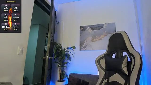 Snapshot of Yeiko_Romero_ chatting on October 21, 2025, 12:00 am Yeiko Romero  online show from October 21, 2025, 12:00 am