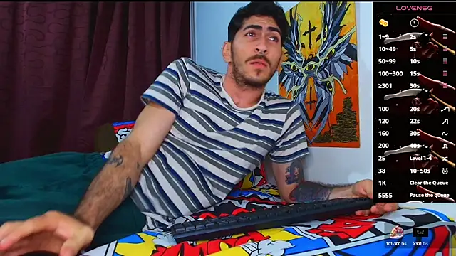 Snapshot of Thomass00 chatting on October 12, 2025, 11:50 pm Thomass00 online show from October 12, 2025, 11:50 pm