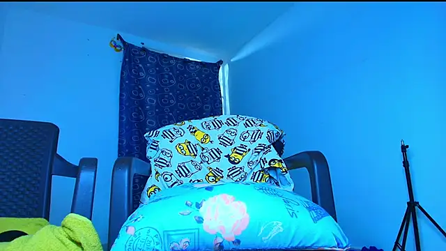 Snapshot of Thomass00 chatting on February 19, 2026, 5:04 am Thomass00 online show from February 19, 2026, 5:04 am