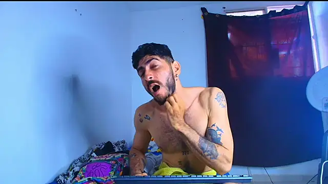 Snapshot of Thomass00 chatting on February 24, 2026, 3:46 pm Thomass00 online show from February 24, 2026, 3:46 pm